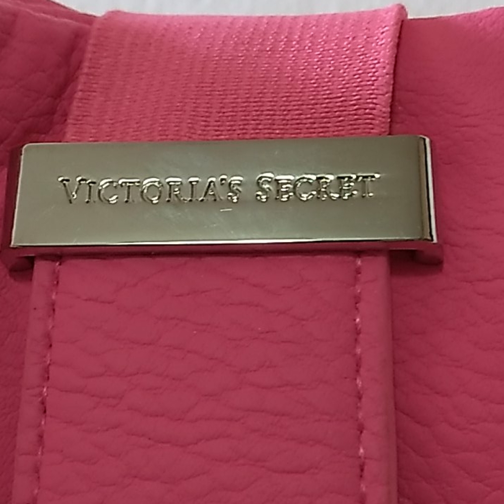 Victoria's Secret Essentials Bag - Picture 2 of 4
